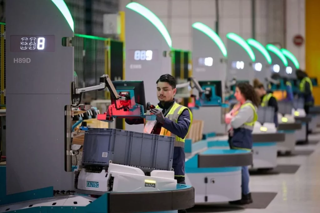 Grupo Renault innova en logística de piezas y componentes con los nuevos robots de Exotec 2 Motor16 Renault Group x Exotec site of the Villeroy Parts and Accessories Logistics Department 5 Motor16