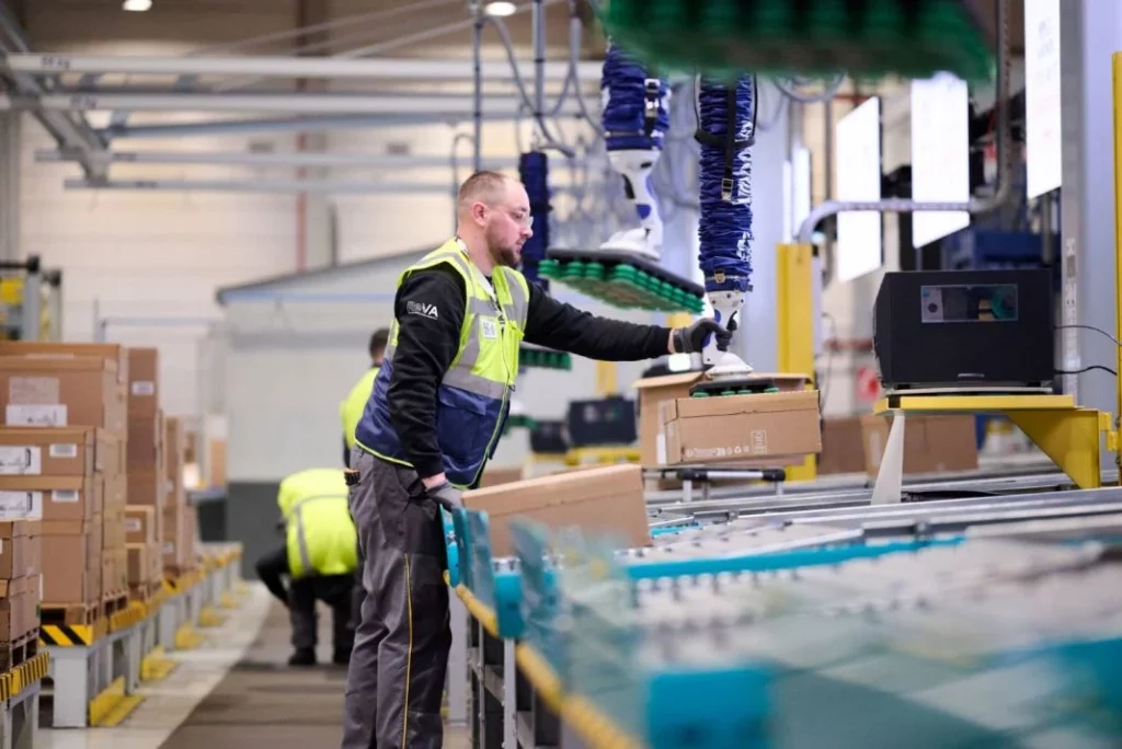 Grupo Renault innova en logística de piezas y componentes con los nuevos robots de Exotec 3 Motor16 Renault Group x Exotec site of the Villeroy Parts and Accessories Logistics Department 7 Motor16
