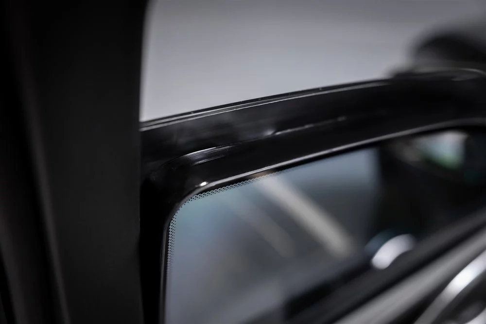 Rezvani Arsenal: El nombre le viene como anillo al dedo 28 Motor16 RezvaniArsenalbulletproofglasspicture Motor16
