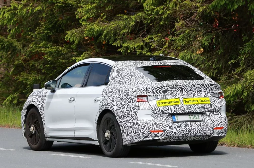 Skoda prepara la actualización del Enyaq 20 Motor16 Skoda Enyaq Coupe facelift 17 Motor16