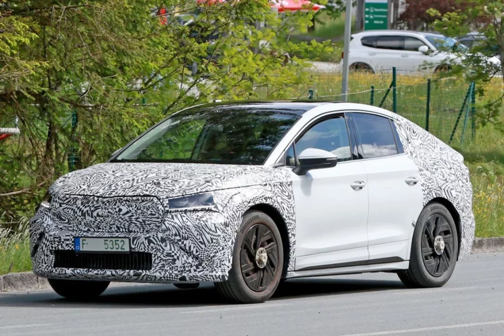 Skoda prepara la actualización del Enyaq 9 Motor16 Skoda Enyaq Coupe facelift 6 Motor16