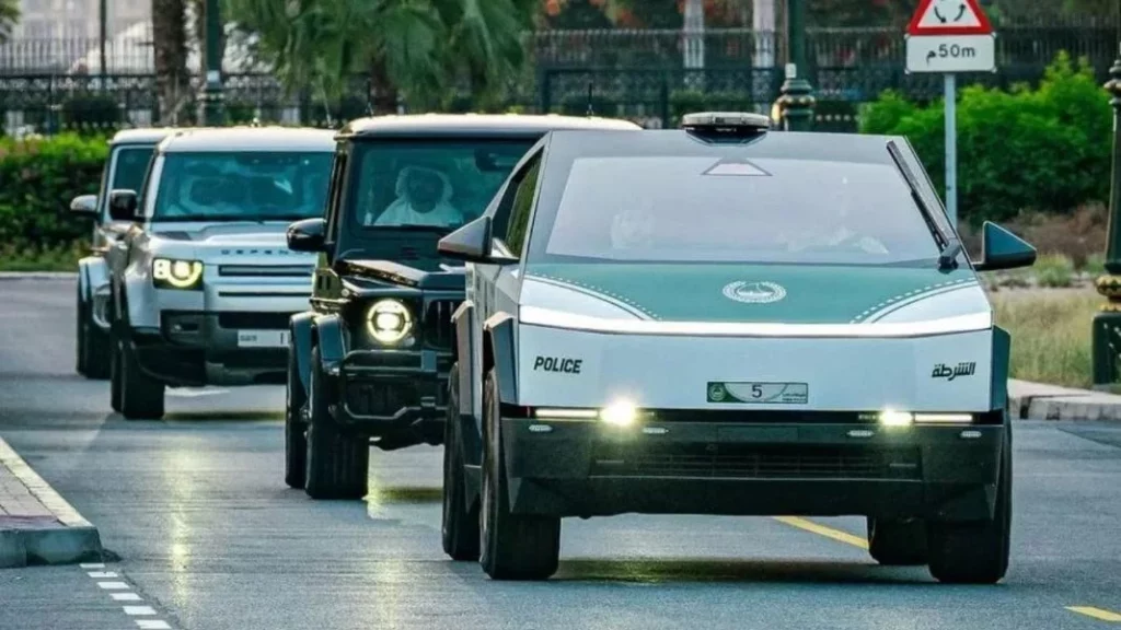 El Tesla Cybertruck se alista en la policía de Dubai con este horrible traje 1 Motor16 ¿Cuál es la función que tendrá el Tesla Cybertruck en la policía de Dubai?