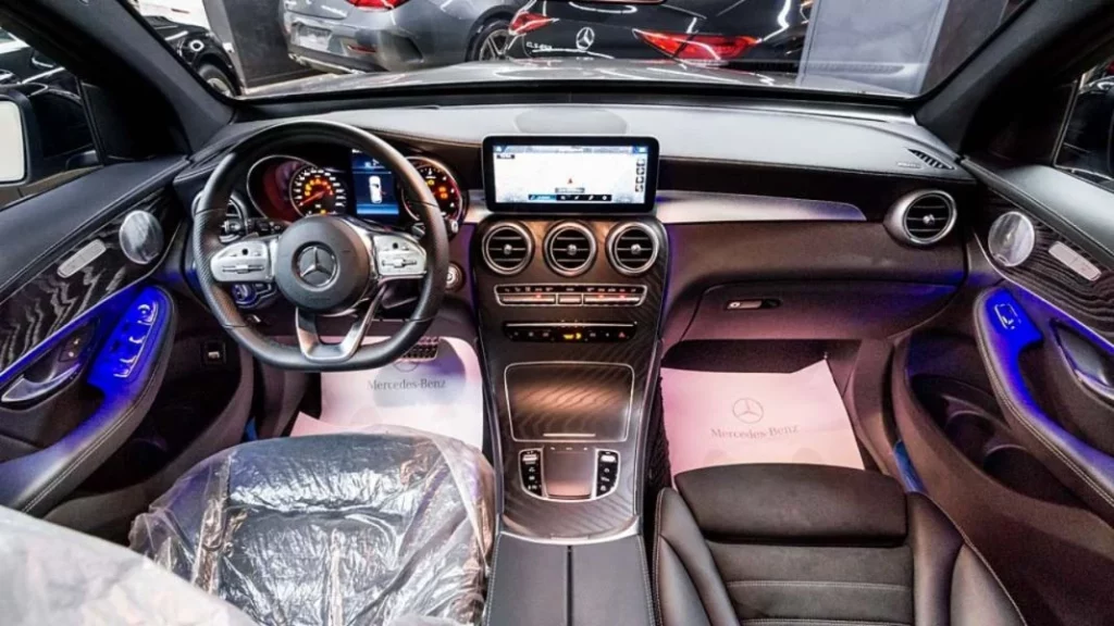 ¿Cómo es el interior del Mercedes que TheGrefg le regaló a sus padres?