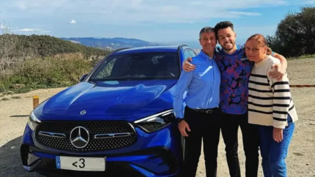 ¿Cuál es el coche que TheGrefg le obsequió a sus padres?