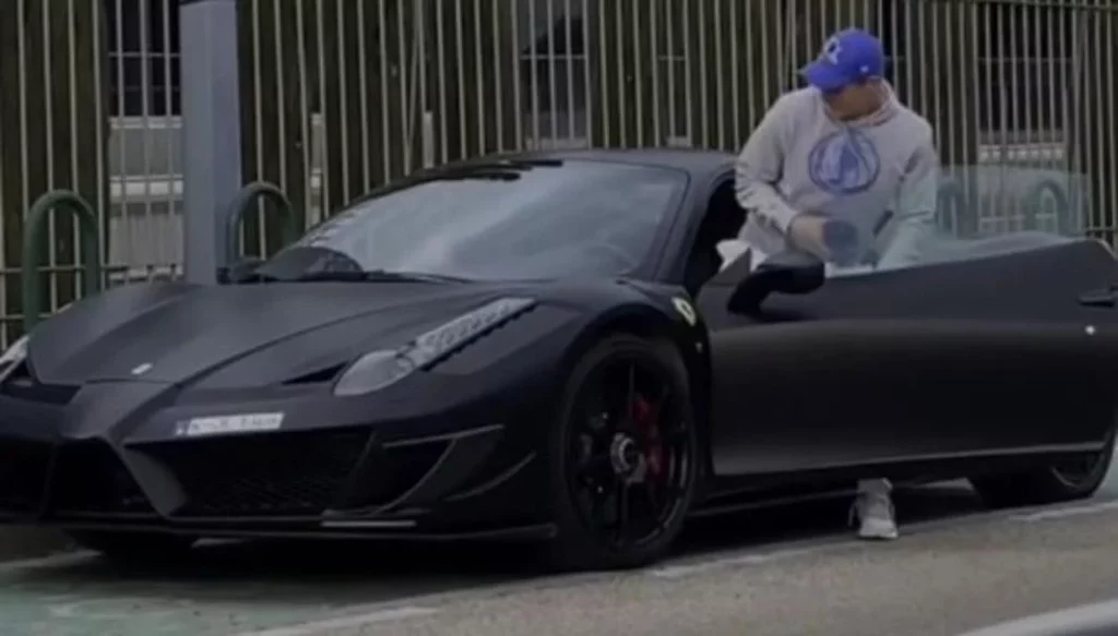 El coche de 300.000 euros que se compró Toni Kroos el día que el Real Madrid le quitó el de empresa 1 Motor16 ¿Qué características tiene el Ferrari de Toni Kroos?