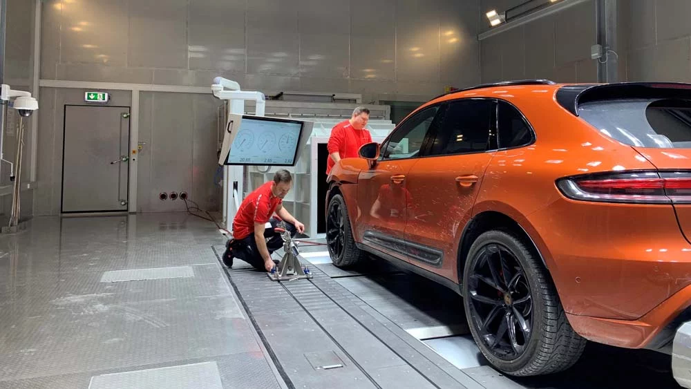 Así funciona el túnel climático de Porsche. Crea el tiempo que quieras 2 Motor16 Túnel climático de Porsche.