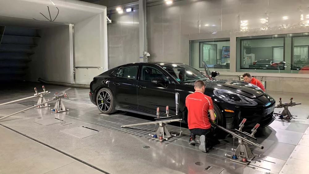 Así funciona el túnel climático de Porsche. Crea el tiempo que quieras 1 Motor16 Túnel climático de Porsche.