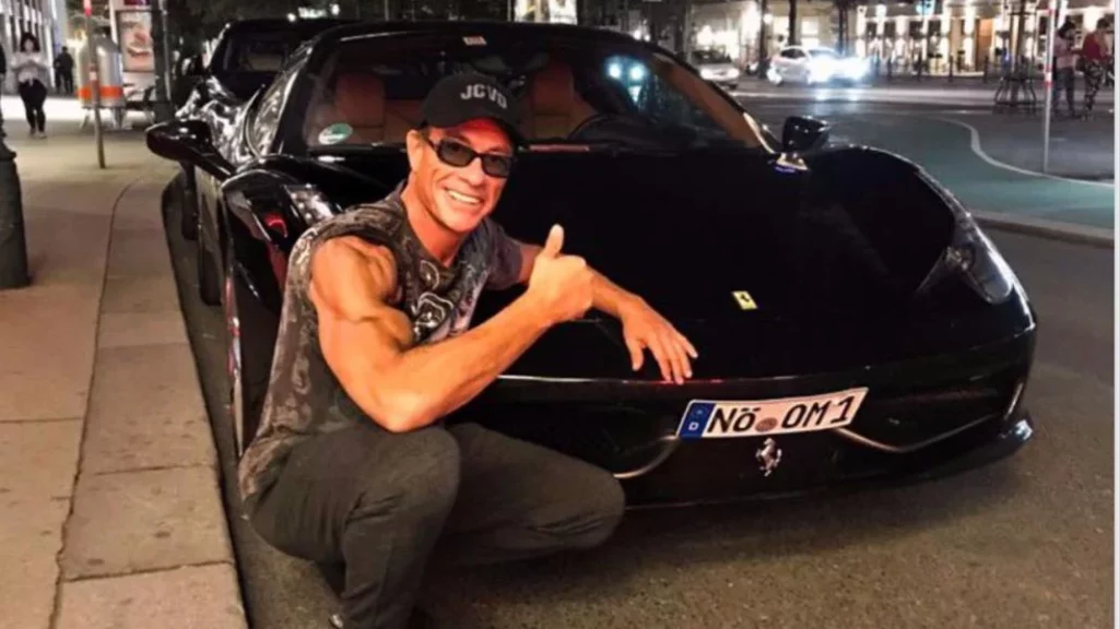 Antes de tener su propia colección de deportivos: este fue el primer coche de Jean-Claude Van Damme 2 Motor16 La colección actual de Jean-Claude Van Damme.