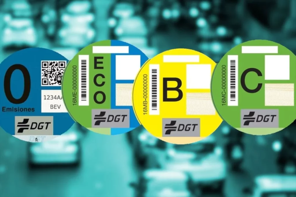 5 detalles que la DGT quiere que no olvides sobre las pegatinas medioambientales de tu coche 234 Motor16 DGT