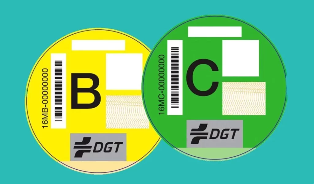 5 detalles que la DGT quiere que no olvides sobre las pegatinas medioambientales de tu coche 237 Motor16 contaminación
