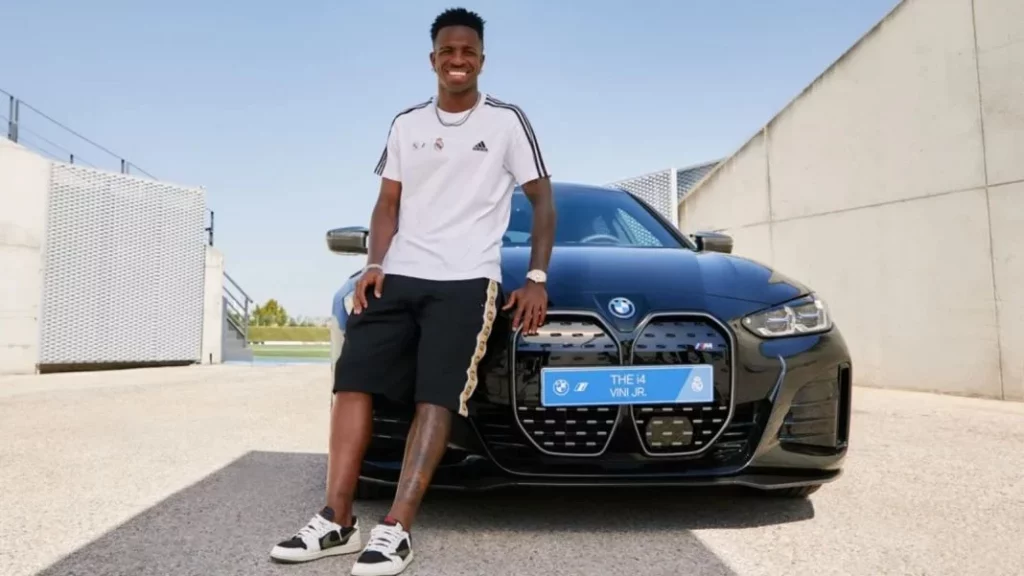 ¿Qué características tiene el BMW de Vinicius Jr.?