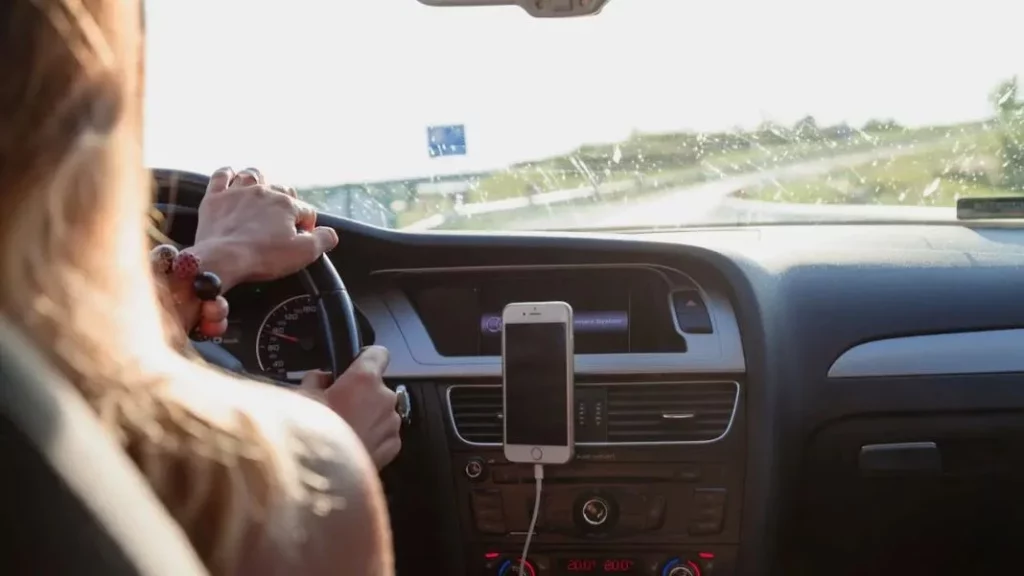 El estudio que compara la conducción autónoma con los humanos. ¿Te lo crees? 2 Motor16 La conducción autónoma y su extraño comportamiento antes de chocar