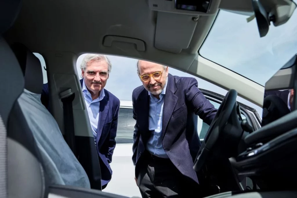 Škoda entrega a Endesa una flota eléctrica de 167 unidades del Enyaq operada por Ayvens 3 Motor16 entrega skoda 17 Motor16