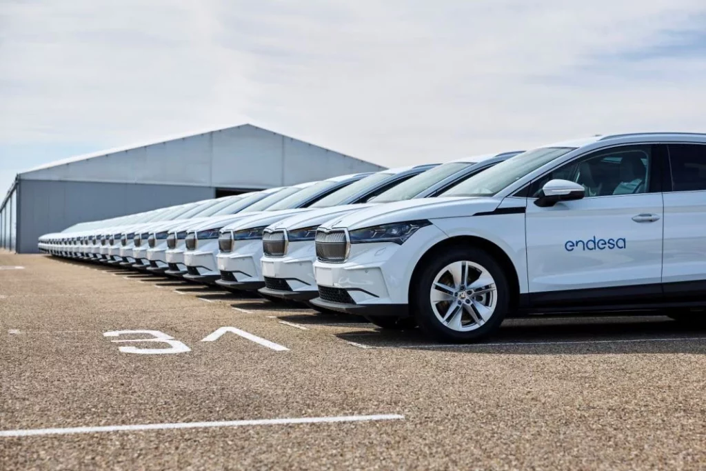 Škoda entrega a Endesa una flota eléctrica de 167 unidades del Enyaq operada por Ayvens 1 Motor16 entrega skoda 5 1 Motor16