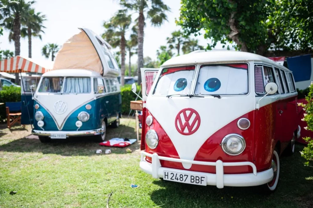 El motivo por el que 1.000 furgonetas Volkswagen han acudido a un camping de la Costa Brava 1 Motor16 furgovolkswagen 202413 Motor16