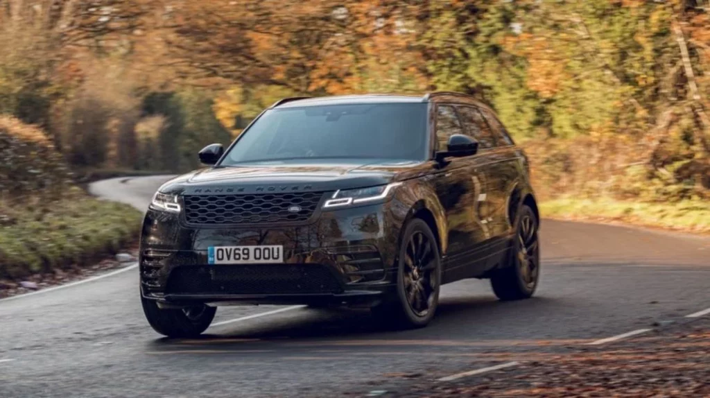 El detalle en el garaje de Unai Simón que podría indicarnos su futuro en la Premier League 1 Motor16 ¿Cuáles son las características del Range Rover Velar de Unai Simón?
