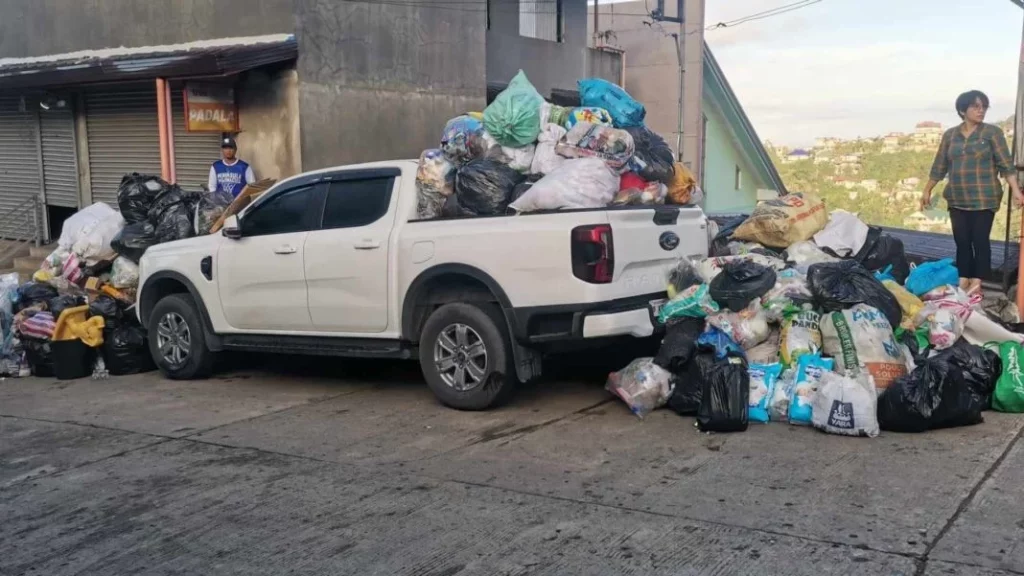 Por listo: Unos vecinos convierten este Ford Ranger en un cubo de basura 1 Motor16 El gobierno aprobó el escrache al Ford Ranger.