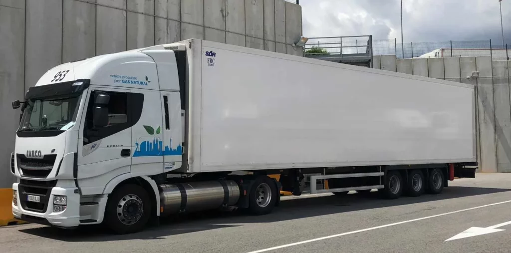 Alucina con los nuevos camiones que la DGT permite que circulen por las carreteras españolas 144 Motor16 circular
