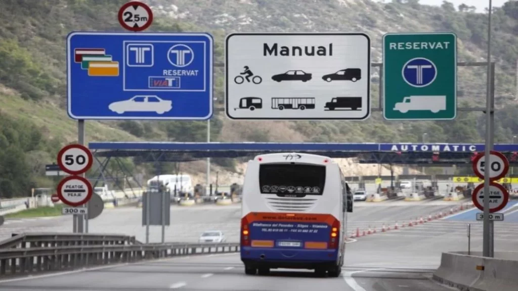 El truco para pagar menos en los peajes llega a España desde Francia... Y es 100% legal 230 Motor16 ahorran