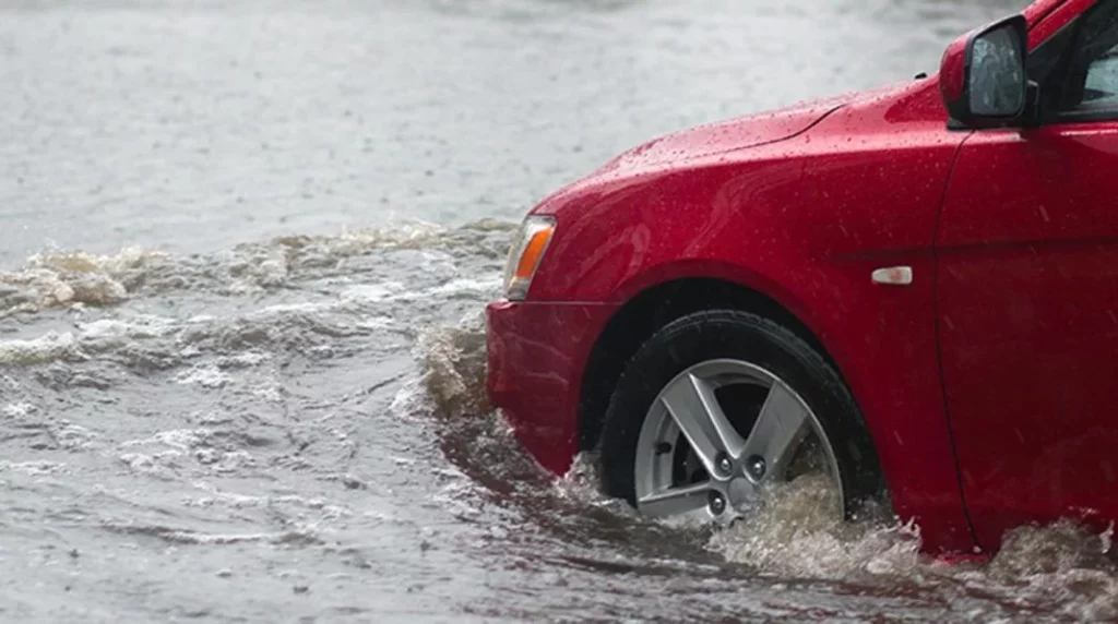 Los 'tips' que debes seguir si tu coche se ha inundado con las lluvias 3 Motor16 seguro