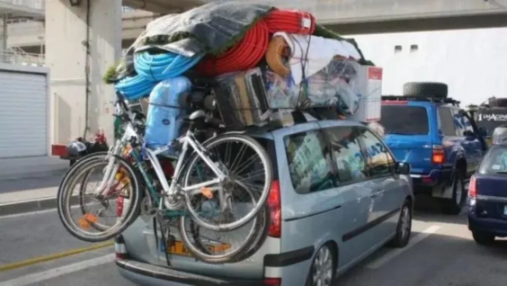 Antes de irte de viaje: conoce los problemas que trae el exceso de equipaje en tu coche. Toma precauciones.