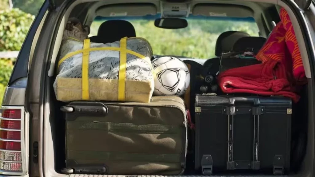 Antes de irte de viaje: conoce los problemas que trae el exceso de equipaje en tu coche 2 Motor16 ¿Cómo evitar el exceso de equipaje?