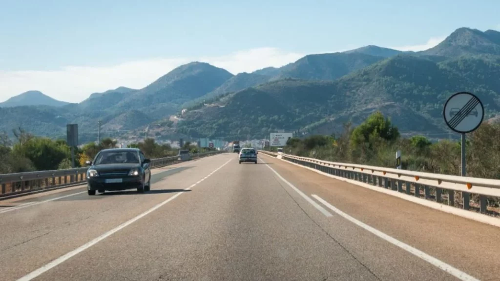 Carretera 2+1: La nueva señal que estrena la DGT y que te afecta de manera directa 246 Motor16 seguridad