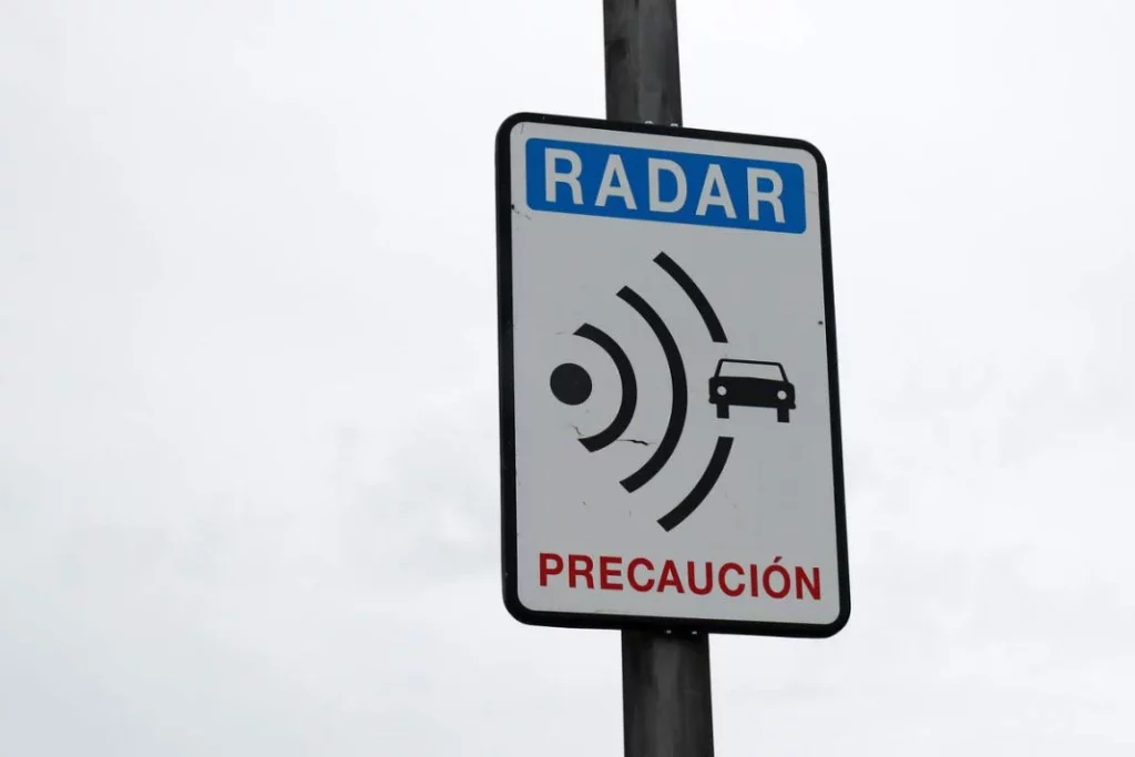 'Es nuevo y no se ha usado en ningún sitio': El invisible radar que la DGT ha puesto a trabajar este verano 250 Motor16 DGT