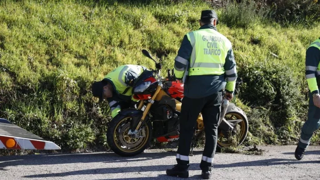 La multa más 'bizarra' que la DGT puede poner a un motorista... Y son 100 euros 253 Motor16 DGT