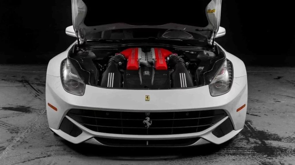 El truco que Ferrari se saca de la manga para que sus V12 sean inmortales 1 Motor16 Ferrari quiere seguir manteniendo sus motores V12.