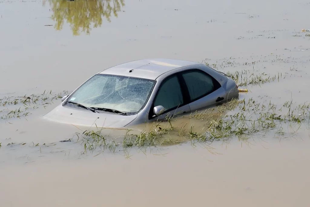 Los 'tips' que debes seguir si tu coche se ha inundado con las lluvias 4 Motor16 seguro