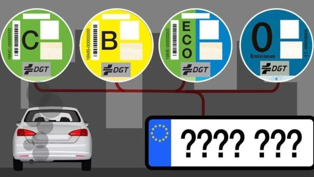'Debe estar bien visible': La DGT comienza a poner multas por no llevar esta pegatina en tu coche 54 Motor16 etiquetas