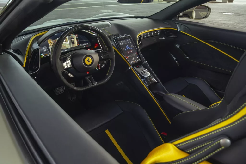 Fostla y Novitec dan un buen repaso al Ferrari Roma 2 Motor16 2024 Ferrari Roma Spider. Fostla. Novitec. Imagen interior.