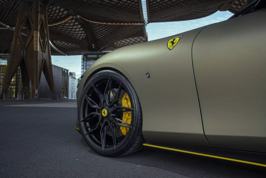 Fostla y Novitec dan un buen repaso al Ferrari Roma 1 Motor16 2024 Ferrari Roma Spider. Fostla. Novitec. Imagen detalle llanta.