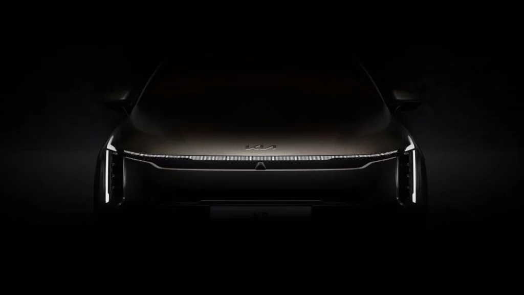 2024 Kia K8. Teaser. Imagen portada.