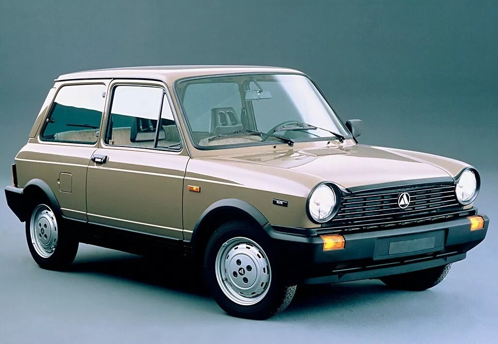 Italia quiere expropiar dos marcas de coches a Stellantis para ofrecérselas a un fabricante chino 7 Motor16 Autobianchi 712 4 Motor16