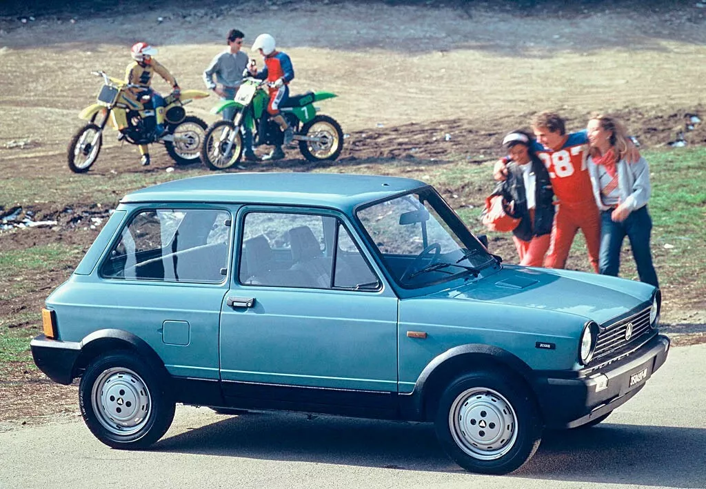 Italia quiere expropiar dos marcas de coches a Stellantis para ofrecérselas a un fabricante chino 8 Motor16 Autobianchi 712 5 Motor16