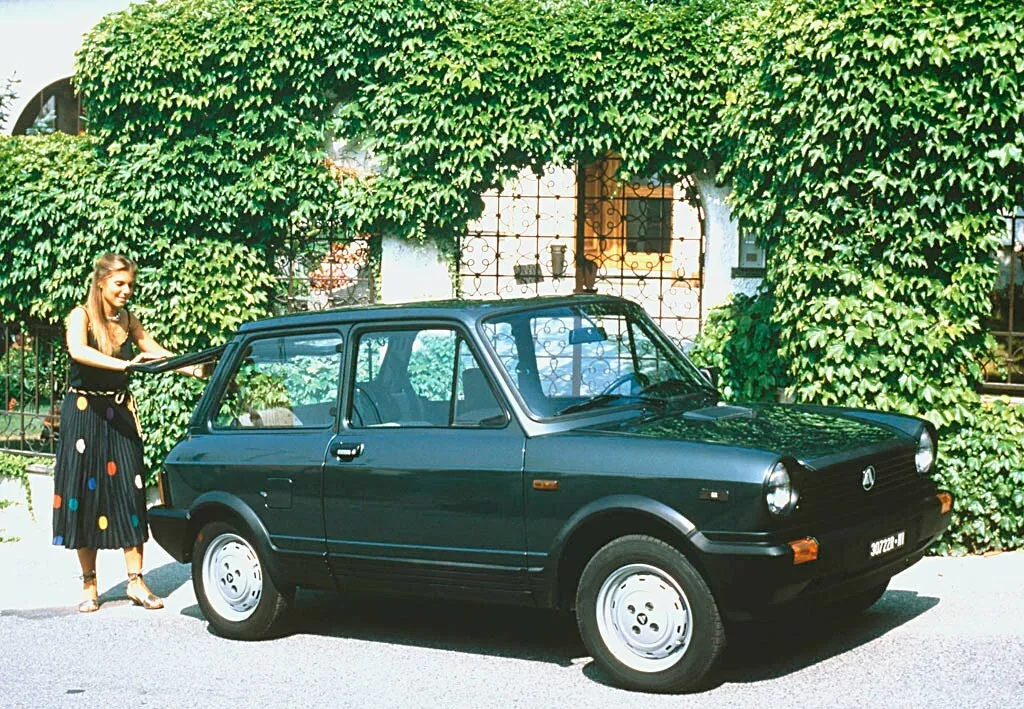 Italia quiere expropiar dos marcas de coches a Stellantis para ofrecérselas a un fabricante chino 2 Motor16 Autobianchi 712 7 Motor16
