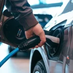 Gasolina, diésel o electricidad: el estudio que confirma con qué combustible es más barato recorrer 100 kilómetros en España