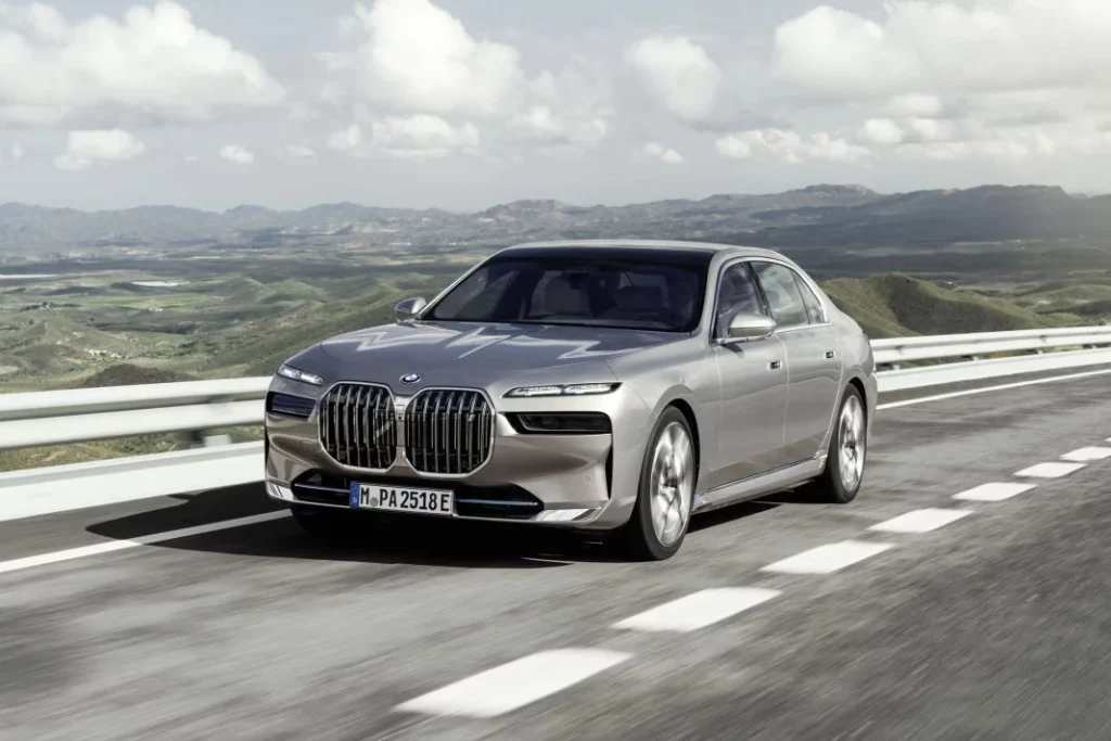 El electrizante BMW con el que Mbappé llegó a Madrid 202 Motor16 BMW i7 1 Motor16