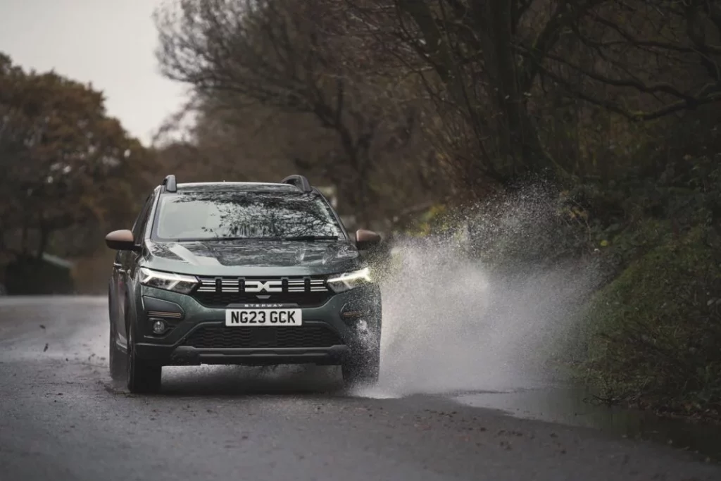 Los coches y las marcas más vendidas en julio 1 Motor16 Dacia SanderoStepway 202376 Motor16