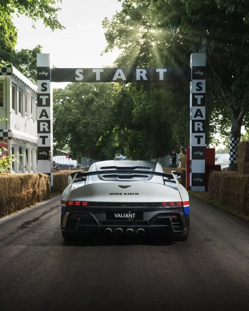 Fernando Alonso se lo pasa en grande en Goodwood con 'su' Aston Martin Valiant 2 Motor16 GSMnctIXkAALrth Motor16