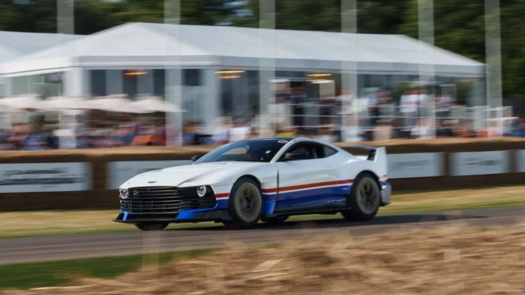 Fernando Alonso se lo pasa en grande en Goodwood con 'su' Aston Martin Valiant 4 Motor16 GSO6pxSW8AA3xvX Motor16