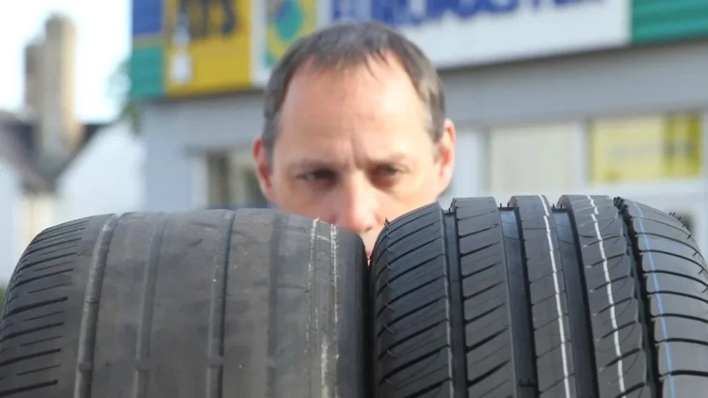 La última picaresca con los neumáticos que persiguen en las ITV y con la que te puedes matar 1 Motor16 Estos neumáticos dañan también tu coche
