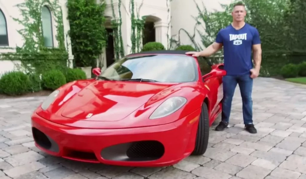 John Cena deja la WWE y se consuela conduciendo este deportivo de 300.000 euros 1 Motor16 ¿Cuál es el coche en el que se consolará John Cena?