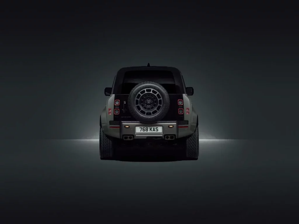 Presentado el Land Rover Defender OCTA: 635 CV para el Defender más bestia de la historia 1 Motor16 Land Rover Defender OCTA 2025 15 Motor16