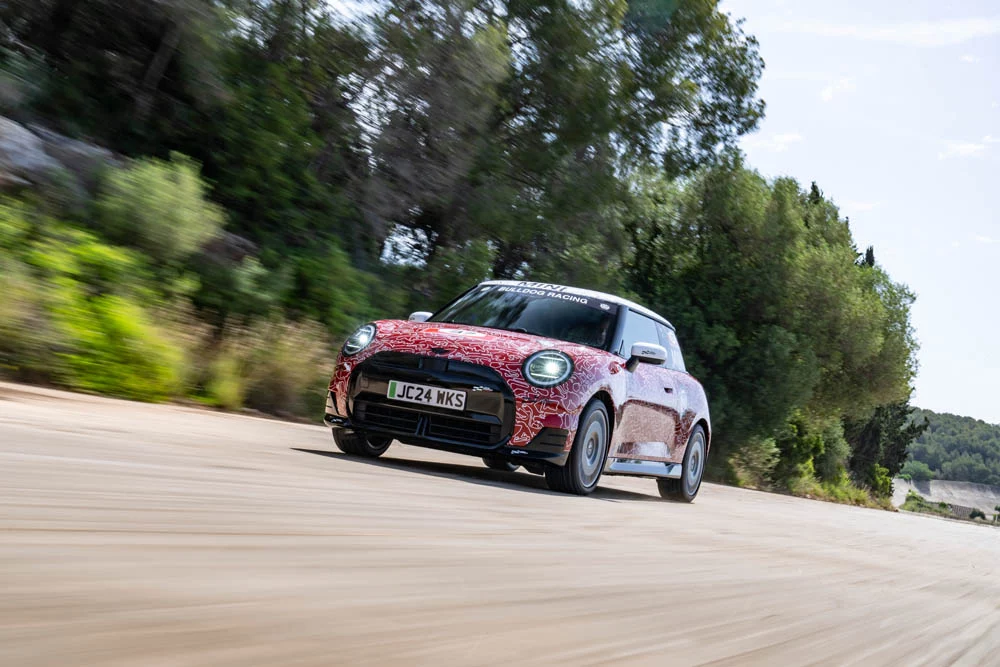 El MINI John Cooper Works eléctrico debuta en el mejor de los escenarios 3 Motor16 MINI John Cooper Works eléctrico