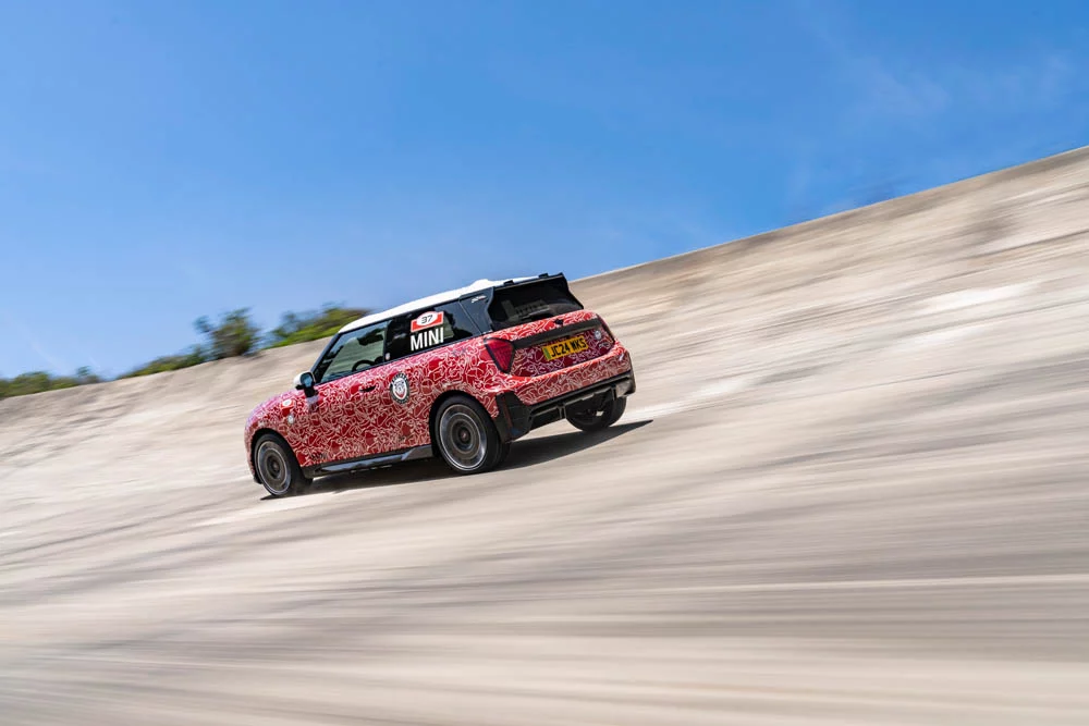 El MINI John Cooper Works eléctrico debuta en el mejor de los escenarios 2 Motor16 MINI John Cooper Works eléctrico