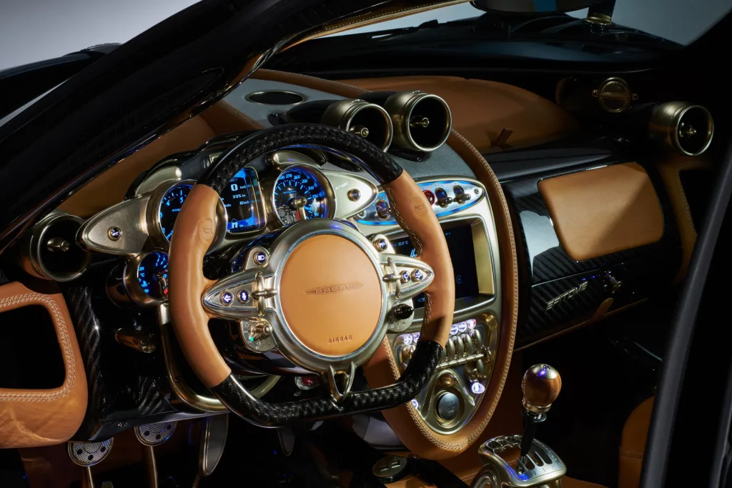Pagani rompe moldes: presenta su primer modelo con cambio manual 19 Motor16 PAGANI HUAYRA EPITOME 15 Motor16