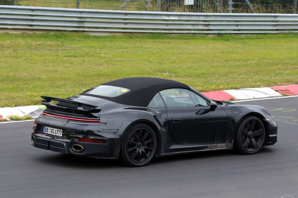 Al Porsche 911 Cabrio también le llega la hibridación 13 Motor16 Porsche 992 turbo s facelift 10 Motor16